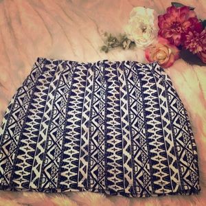 Cute forever21 mini Aztec skirt with zipper!